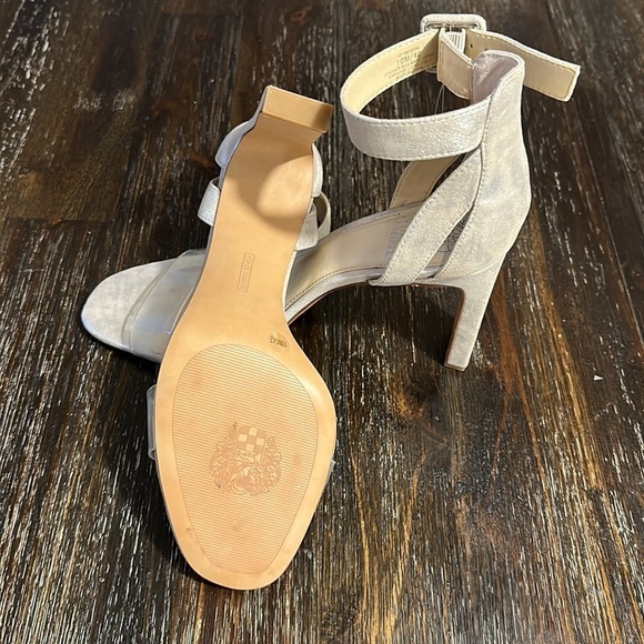 COPY - NWOB Vince Camuto Bevvyn Brushed Silver Metallic Heel - Picture 8 of 10